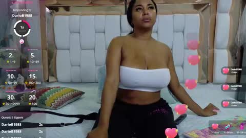 Snapshot of colombia_mommy_ chatting on 10.12.25 GRETCHEN online show from 10.12.25