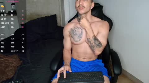 Snapshot of colombianmuscle8 chatting on 01.14.25 colombianmuscle8 online show from 01.14.25