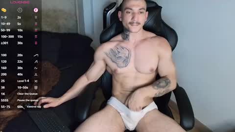 Snapshot of colombianmuscle8 chatting on 02.15.25 colombianmuscle8 online show from 02.15.25