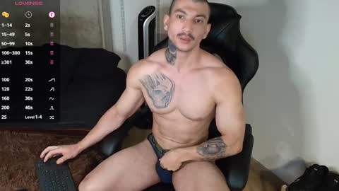 Snapshot of colombianmuscle8 chatting on 02.17.25 colombianmuscle8 online show from 02.17.25