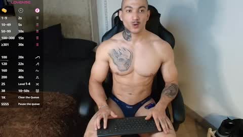 Snapshot of colombianmuscle8 chatting on 09.13.25 colombianmuscle8 online show from 09.13.25