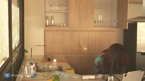 Snapshot of colouristic chatting on 12.10.24 Laura online show from 12.10.24