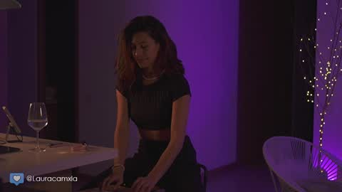 Snapshot of colouristic chatting on 12.18.24 Laura online show from 12.18.24