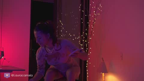 Snapshot of colouristic chatting on 12.20.24 Laura online show from 12.20.24