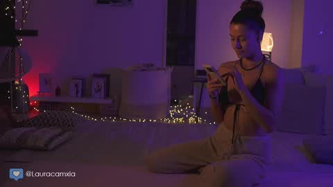 Snapshot of colouristic chatting on 12.21.24 Laura online show from 12.21.24