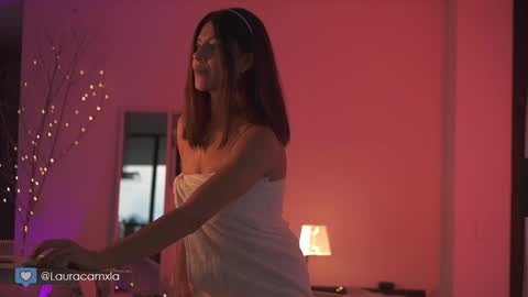 Snapshot of colouristic chatting on 01.19.25 Laura online show from 01.19.25