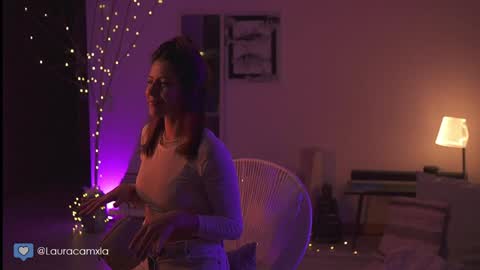 Snapshot of colouristic chatting on 01.26.25 Laura online show from 01.26.25