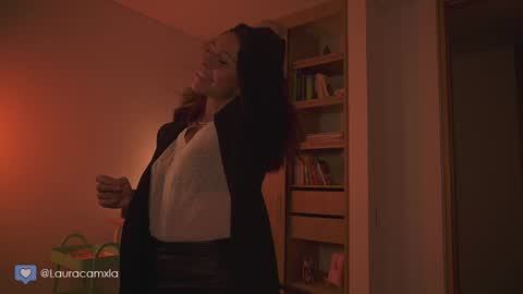 Snapshot of colouristic chatting on 02.03.25 Laura online show from 02.03.25