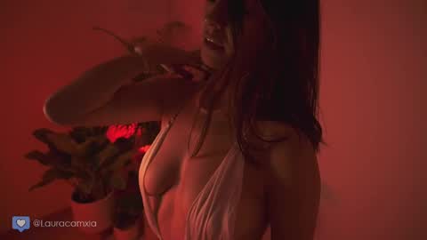 Snapshot of colouristic chatting on 03.07.25 Laura online show from 03.07.25