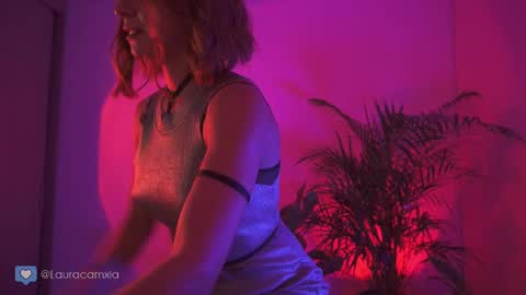 Snapshot of colouristic chatting on 03.10.25 Laura online show from 03.10.25