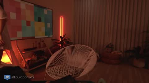 Snapshot of colouristic chatting on 09.22.25 Laura online show from 09.22.25