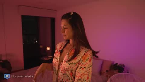 Snapshot of colouristic chatting on 10.16.25 Laura online show from 10.16.25