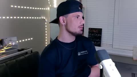 Snapshot of coltoncullens chatting on 11.09.25 Colton Cullens online show from 11.09.25