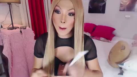 QUEEN SABRINA online show from 02.05.26