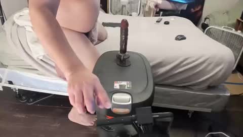 Snapshot of completomuscular chatting on 12.31.24 completomuscular online show from 12.31.24