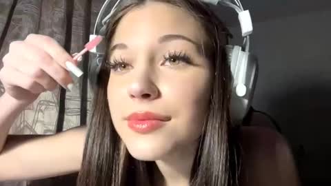 Snapshot of conchitaderricott chatting on 10.14.25 Bella online show from 10.14.25