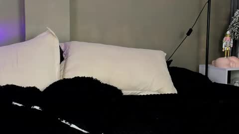 conielaurenth online show from 12.23.24