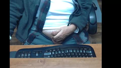 Snapshot of constantbater57 chatting on 12.15.24 conastantbater57 online show from 12.15.24