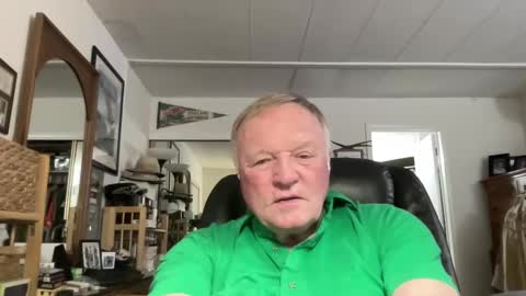 Snapshot of cookoosnest chatting on 12.22.24 cookoosnest online show from 12.22.24