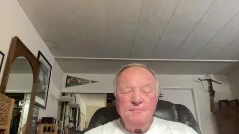 Snapshot of cookoosnest chatting on 09.26.25 cookoosnest online show from 09.26.25