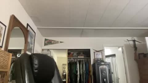 Snapshot of cookoosnest chatting on 10.04.25 cookoosnest online show from 10.04.25