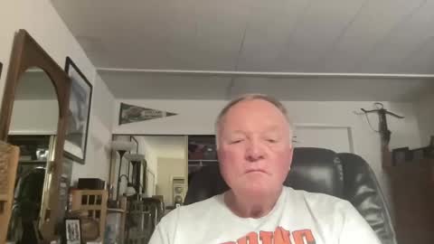 Snapshot of cookoosnest chatting on 10.22.25 cookoosnest online show from 10.22.25