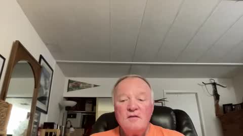 Snapshot of cookoosnest chatting on 11.08.25 cookoosnest online show from 11.08.25