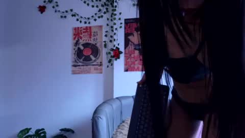 Coralie Bronson online show from 07.04.26