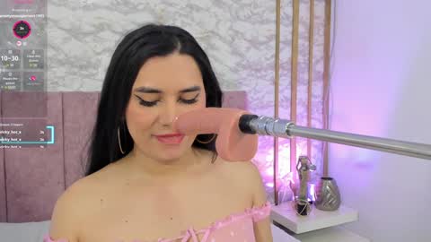 Snapshot of coraline_hot18 chatting on 02.05.25 coraline hot18 online show from 02.05.25
