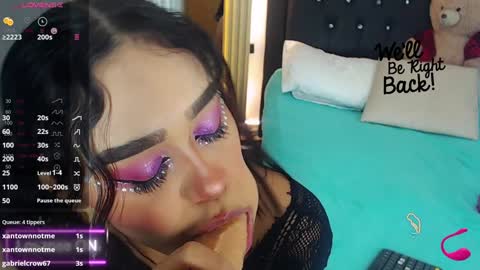 Snapshot of coraline_v chatting on 12.18.24 Coraline connected from 10 pm to 6 am Colombia time online show from 12.18.24