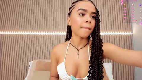 Snapshot of coralineross_ chatting on 02.21.25 coralineross_ online show from 02.21.25