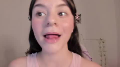 Snapshot of coralinexxx07 chatting on 07.28.26 Coraline uwu Bienvenidos al dulce mundo de Coraline Hola amores soy Coraline Una chica tierna juguetona online show from 07.28.26