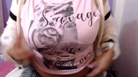 Snapshot of corinnahothotxxx chatting on 09.10.25 corinnahothotxxx online show from 09.10.25