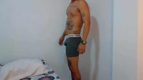 Snapshot of couple777sexy chatting on 10.05.25 Andri online show from 10.05.25