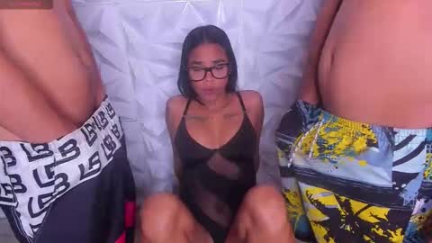 Snapshot of couple_latin2025 chatting on 11.29.25 couple_latin2025 online show from 11.29.25