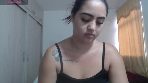 Snapshot of couple_sexandlove chatting on 10.08.25 ALEJANDRO Y EMILY online show from 10.08.25
