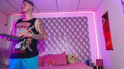 Snapshot of couplelatin17xxx chatting on 06.16.26 Couplelatin online show from 06.16.26