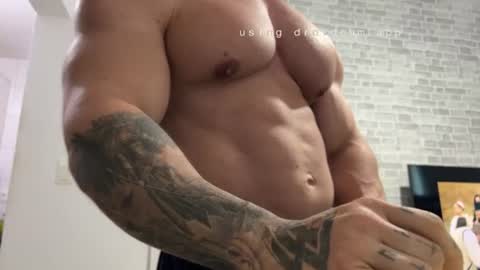 couplemuscle40 online show from 06.17.26
