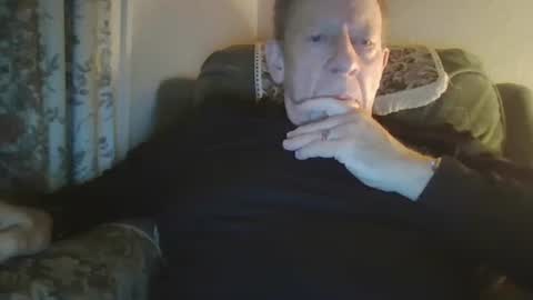 Snapshot of courieral1 chatting on 10.13.25 courieral1 online show from 10.13.25