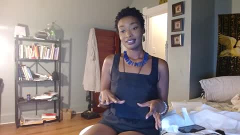 Snapshot of courtneyfmty chatting on 10.11.25 Courtney online show from 10.11.25