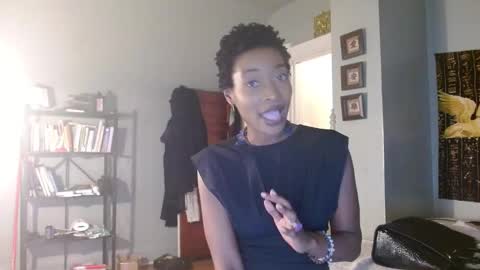 Snapshot of courtneyfmty chatting on 10.14.25 Courtney online show from 10.14.25