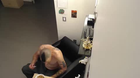 Snapshot of cravedave_d chatting on 09.30.25 cravedave d online show from 09.30.25