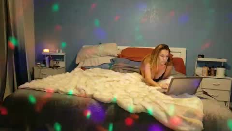 CraveUsXo online show from 02.16.26