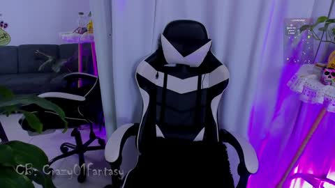 Snapshot of crazy01fantasy chatting on 01.03.25 Laura online show from 01.03.25