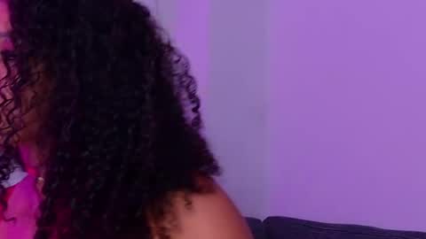 Snapshot of crazy01fantasy chatting on 12.01.25 Laura online show from 12.01.25