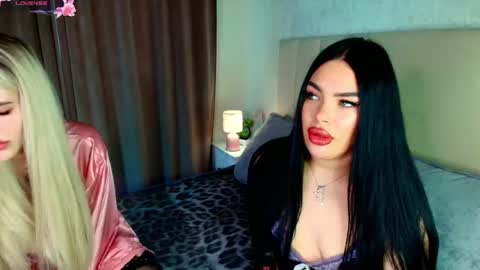 Snapshot of crazy__berry chatting on 04.17.26 Eva online show from 04.17.26