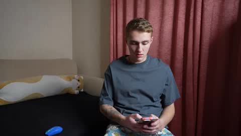 Snapshot of crazybottom99 chatting on 10.12.25 Alex online show from 10.12.25