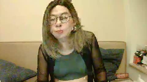 Snapshot of crazychika chatting on 10.19.25 Kelly online show from 10.19.25