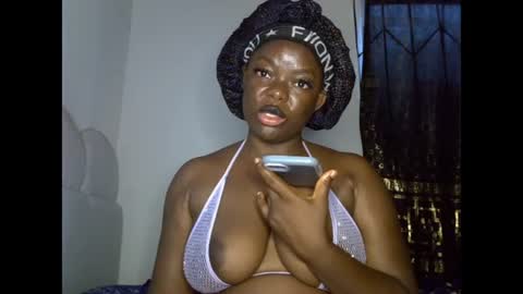 Snapshot of creamypussyxx chatting on 06.18.26 creamypussyxx online show from 06.18.26