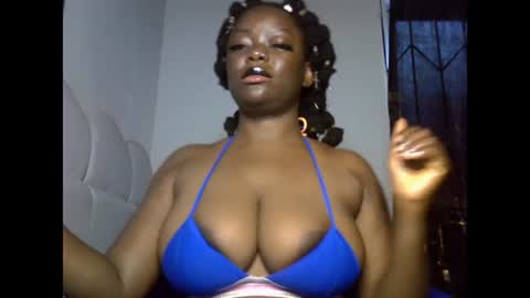 Snapshot of creamypussyxx chatting on 07.28.26 creamypussyxx online show from 07.28.26